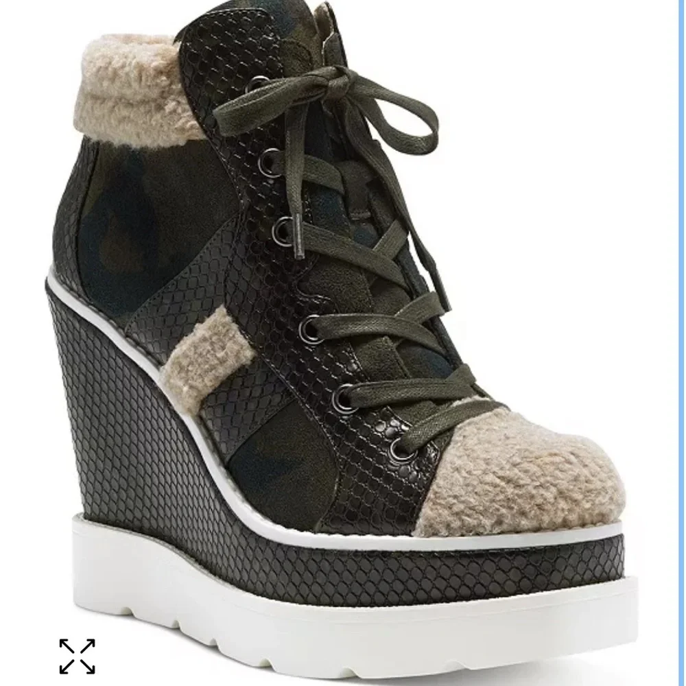 JESSICA SIMPSON Women's Meliney Cozy Lug Sole Wedge Sneaker Booties